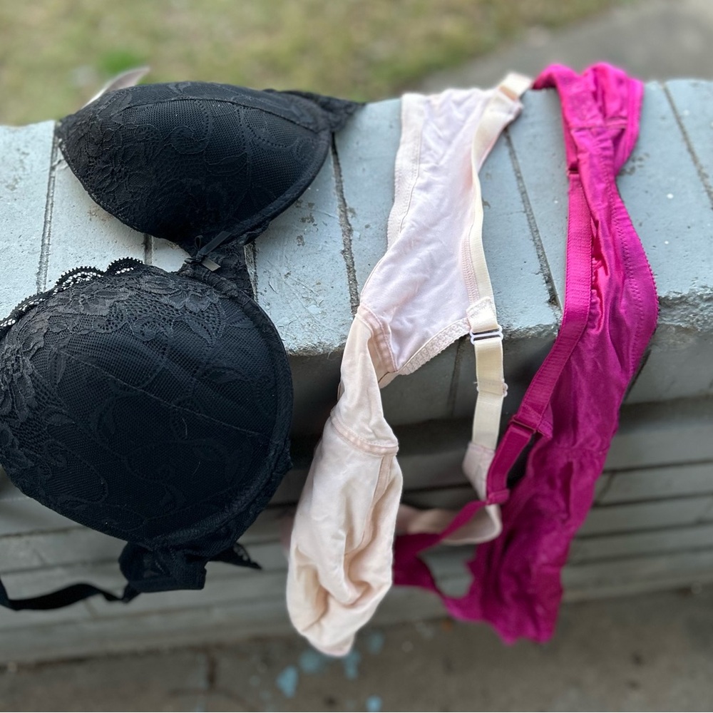 SOLD 🔥🔥🔥BUNDLE BRAS 38D
